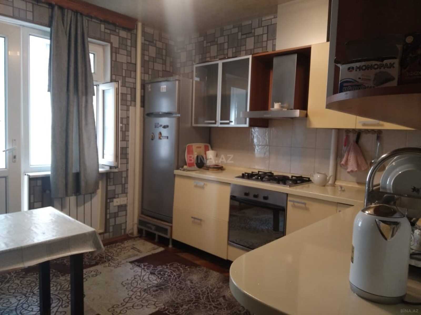 3 otaqlı Köhnə tikili, Elmlər Akademiyası m., Bakı