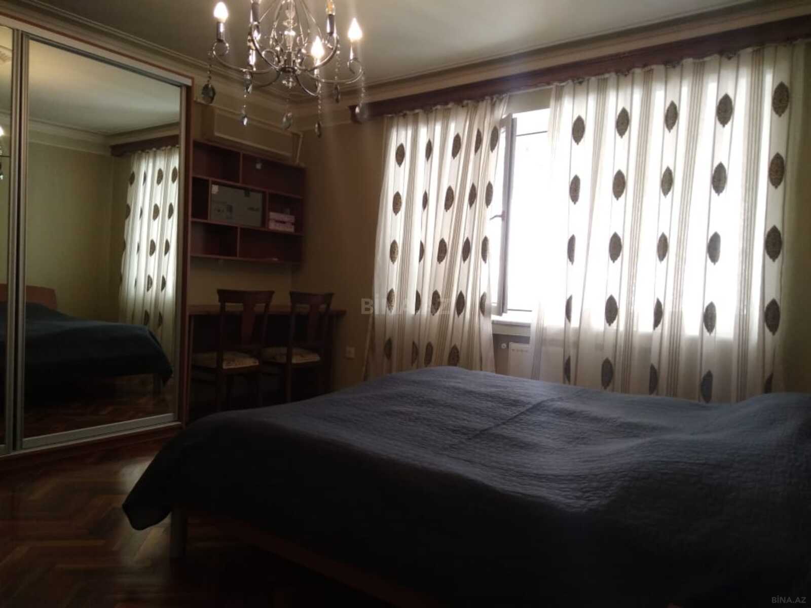 3 otaqlı Köhnə tikili, Elmlər Akademiyası m., Bakı