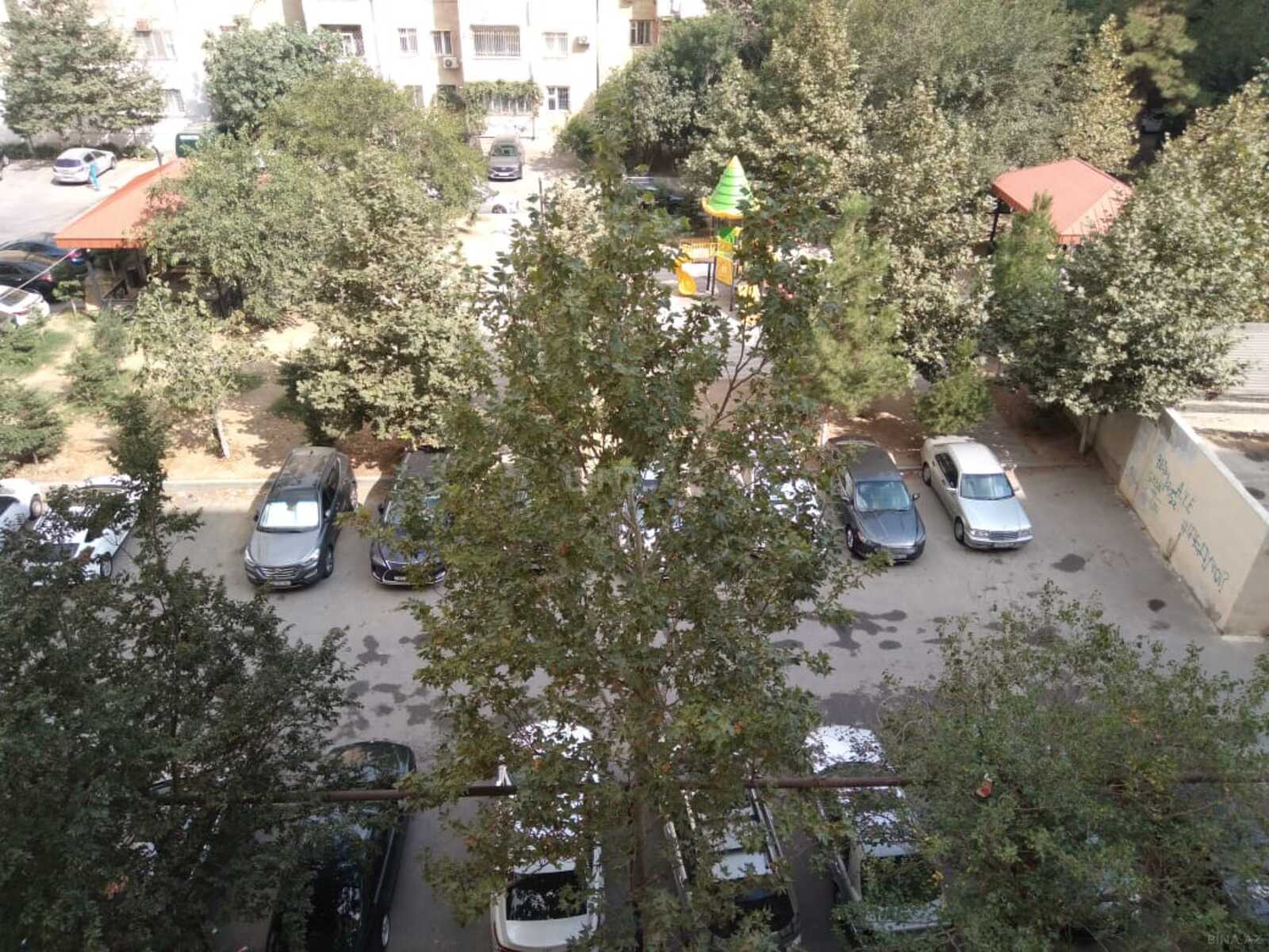 3 otaqlı Köhnə tikili, Elmlər Akademiyası m., Bakı