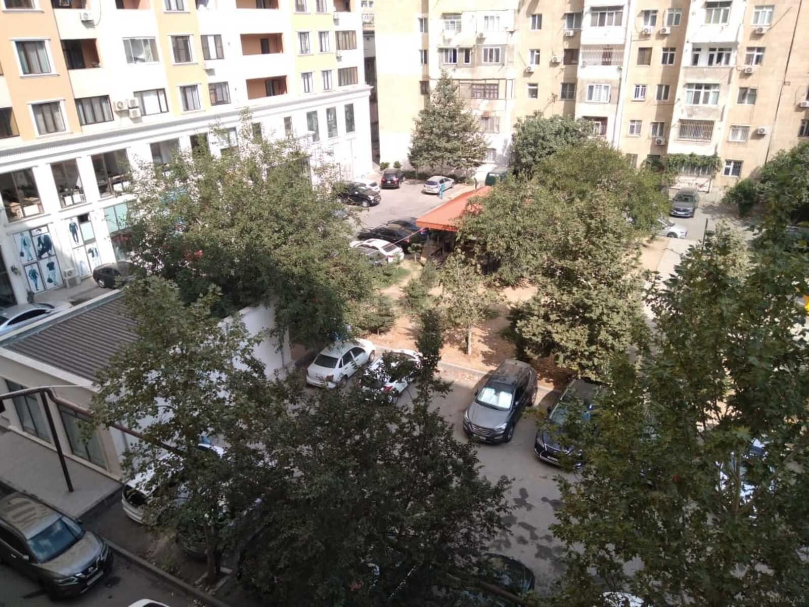 3 otaqlı Köhnə tikili, Elmlər Akademiyası m., Bakı
