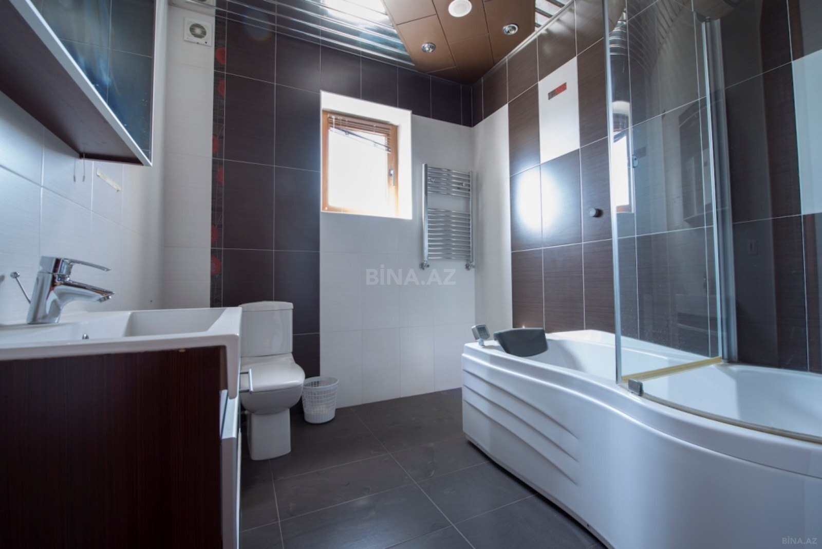 8 otaqlı Həyət evi/Bağ evi, Gənclik m., Bakı