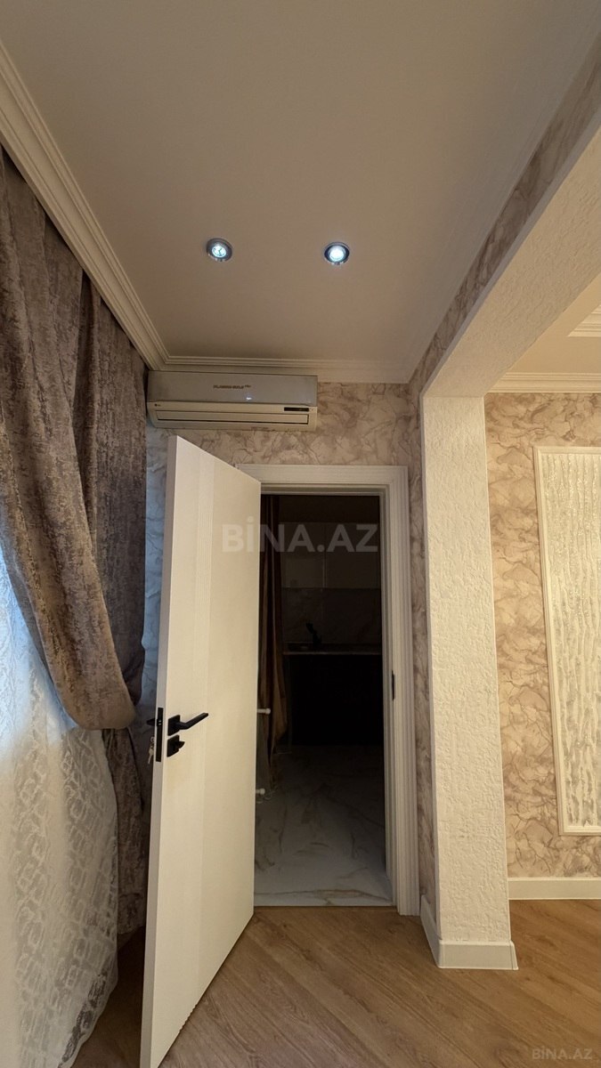 3 otaqlı Köhnə tikili, Memar Əcəmi m., Bakı