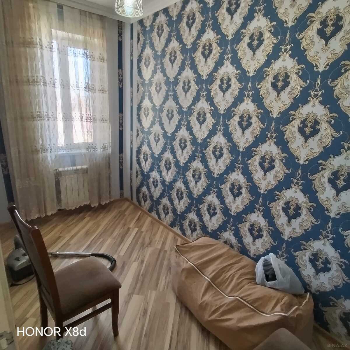 3 otaqlı Yeni tikili, Xırdalan