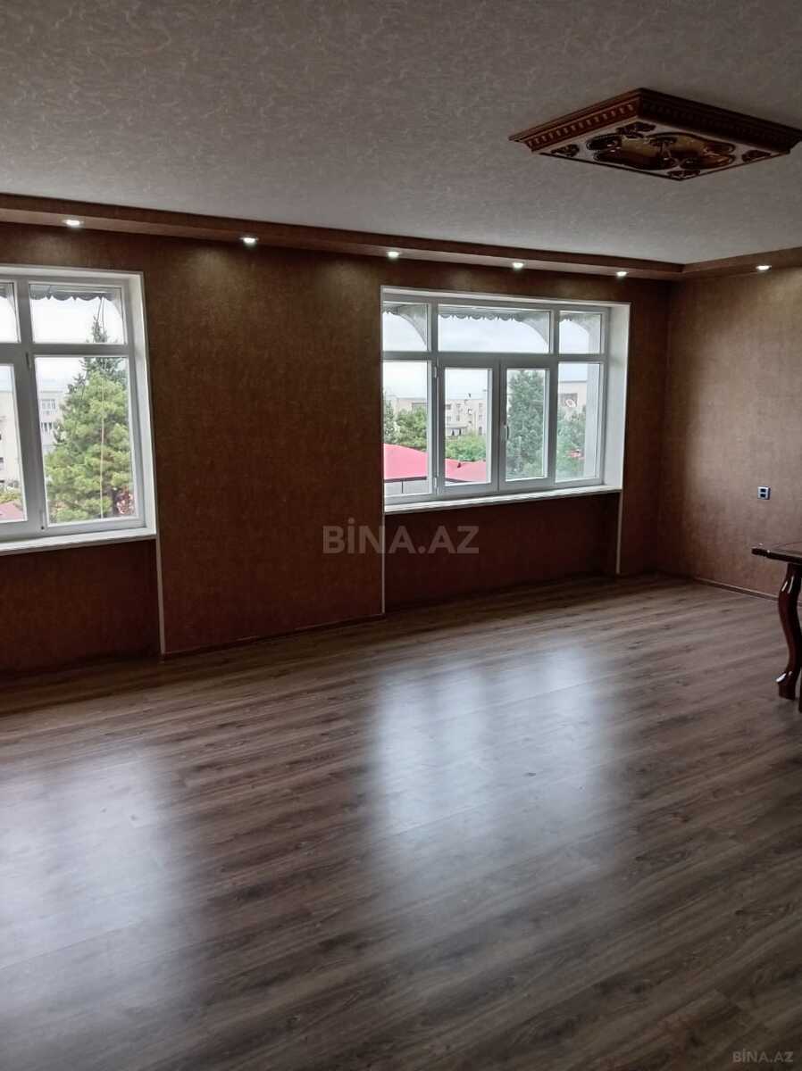 5 otaqlı Köhnə tikili, Gəncə