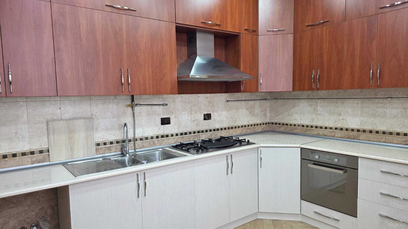 3 otaqlı Yeni tikili, 8 Noyabr m., Bakı