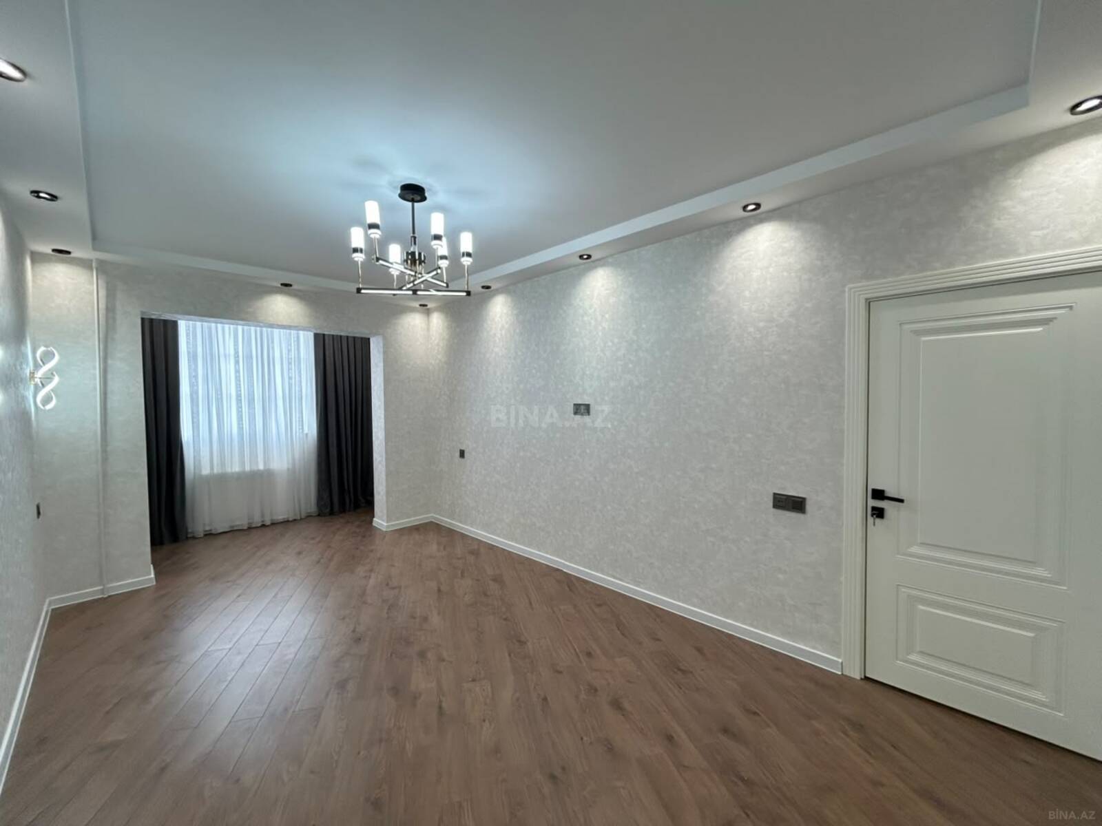 3 otaqlı Köhnə tikili, Koroğlu m., Bakı