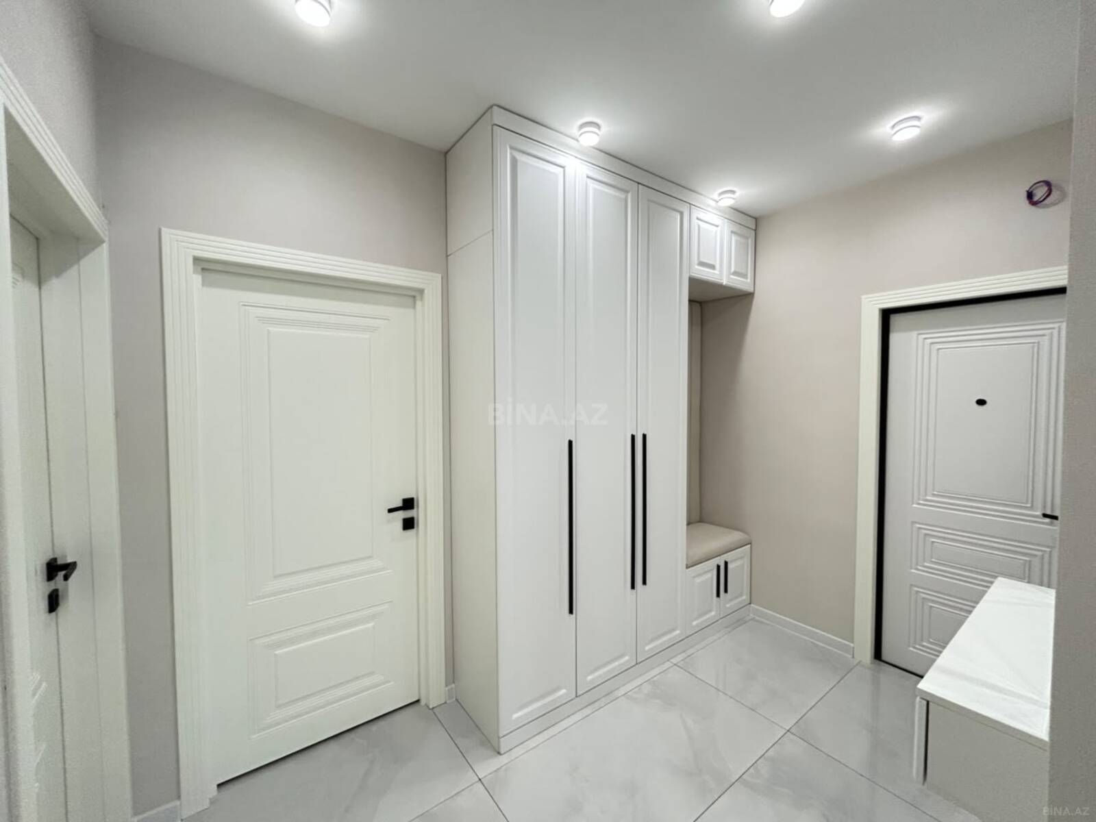 3 otaqlı Köhnə tikili, Koroğlu m., Bakı