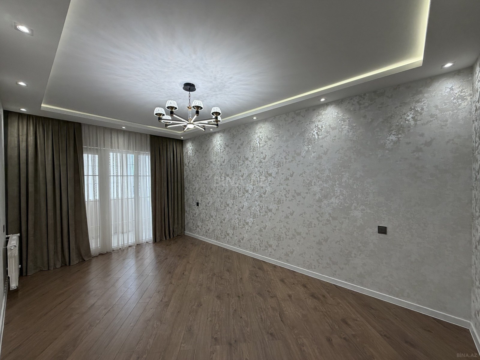 3 otaqlı Köhnə tikili, Koroğlu m., Bakı