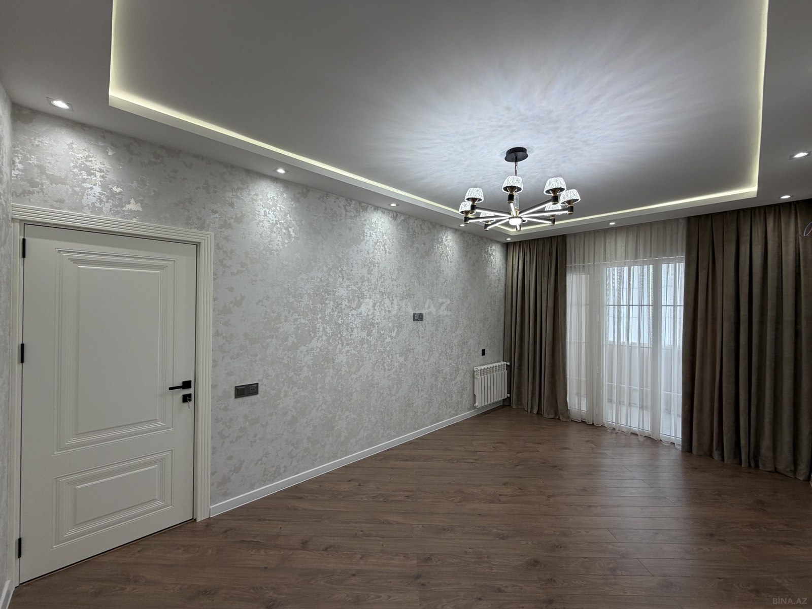 3 otaqlı Köhnə tikili, Koroğlu m., Bakı