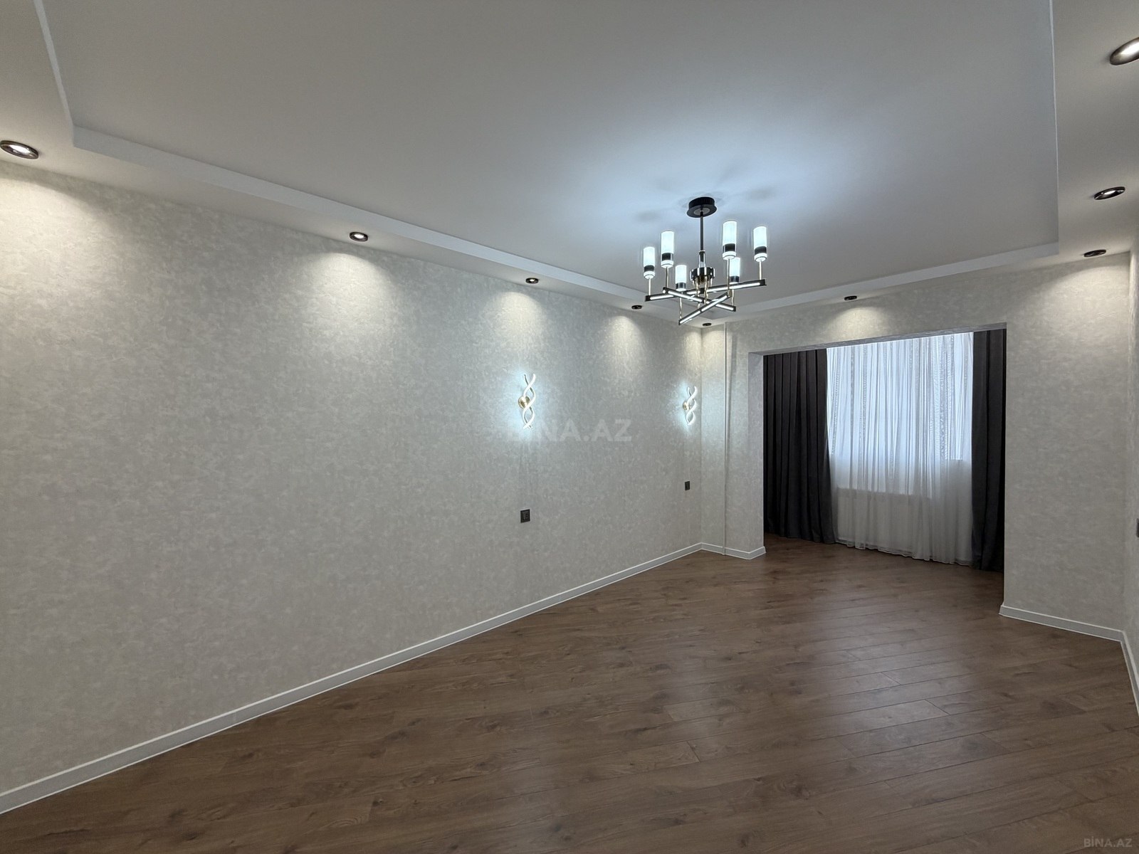 3 otaqlı Köhnə tikili, Koroğlu m., Bakı