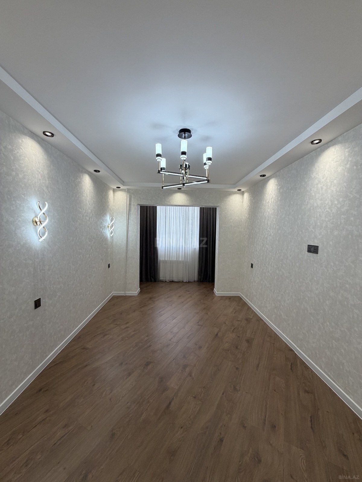 3 otaqlı Köhnə tikili, Koroğlu m., Bakı