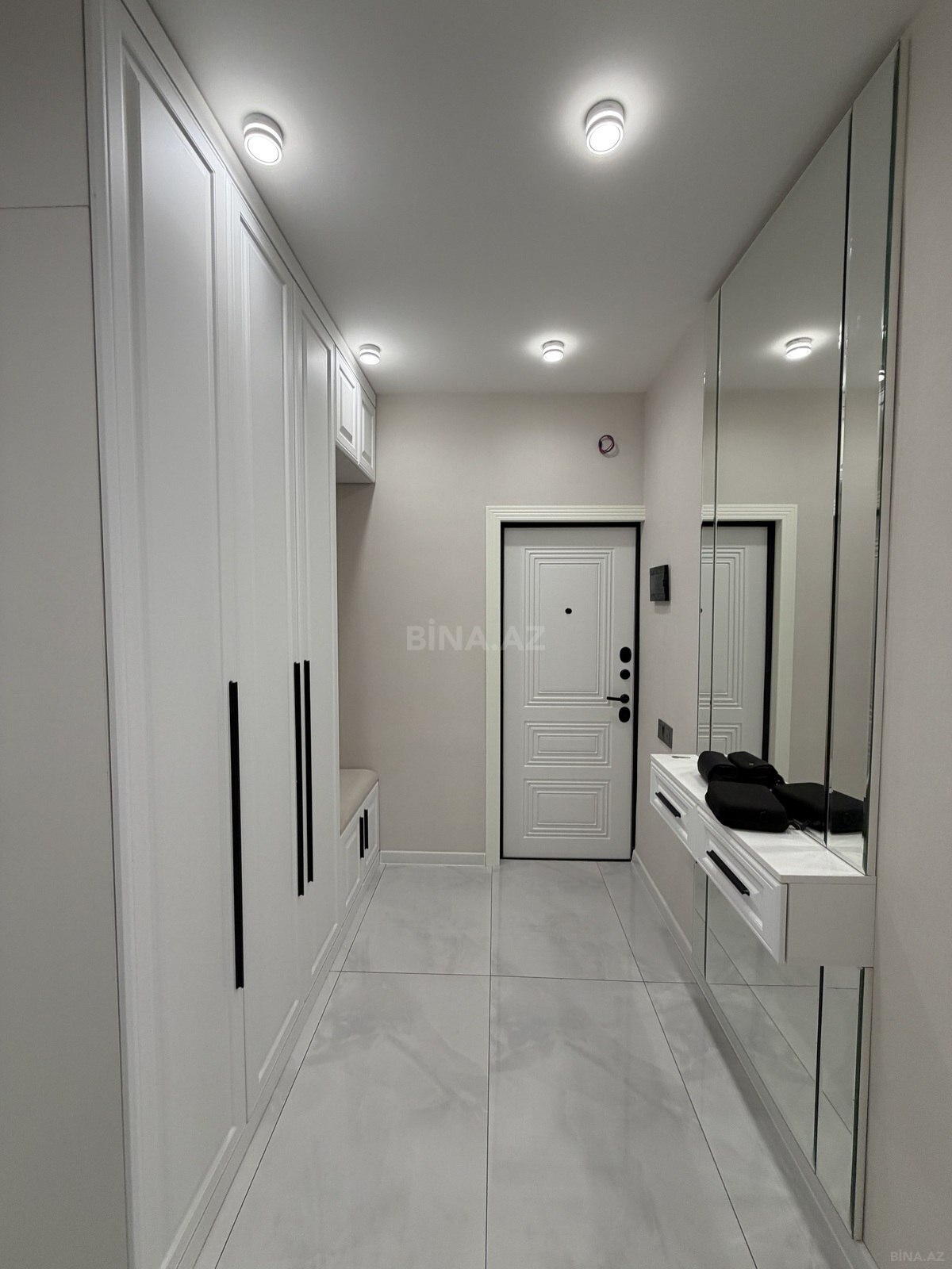 3 otaqlı Köhnə tikili, Koroğlu m., Bakı