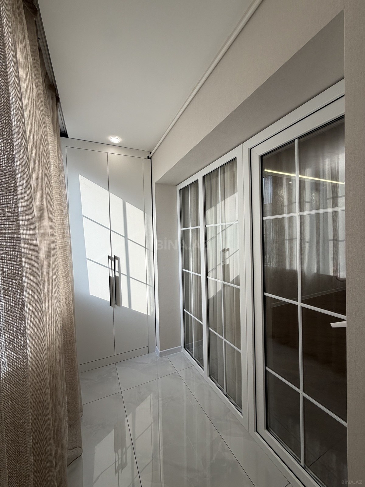 3 otaqlı Köhnə tikili, Koroğlu m., Bakı