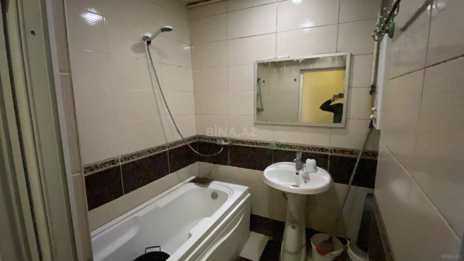 3 otaqlı Köhnə tikili, Qaraçuxur q., Bakı