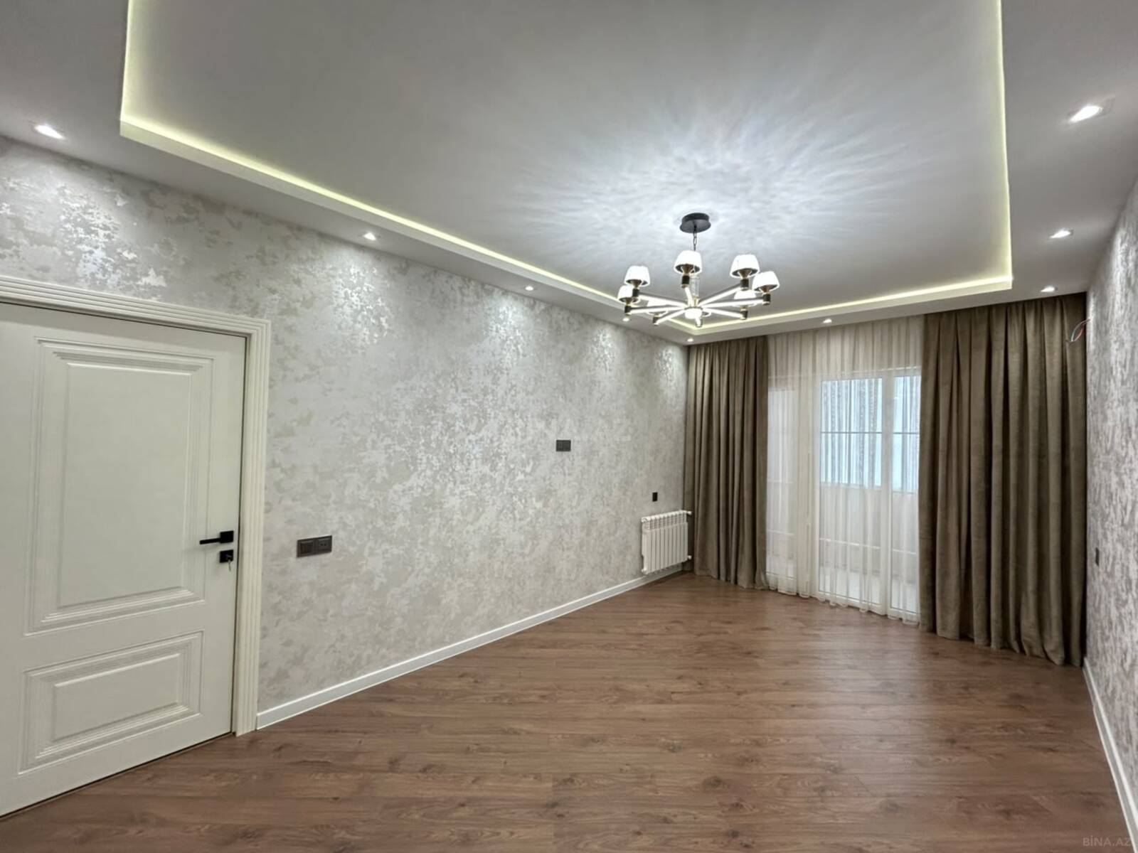 3 otaqlı Köhnə tikili, Koroğlu m., Bakı