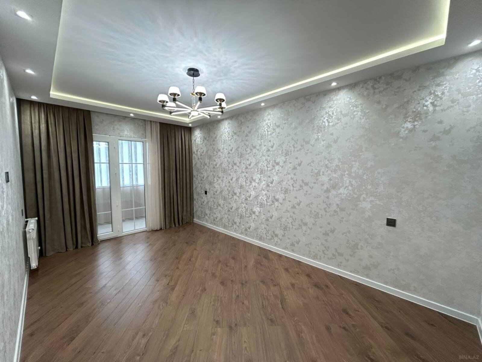 3 otaqlı Köhnə tikili, Koroğlu m., Bakı