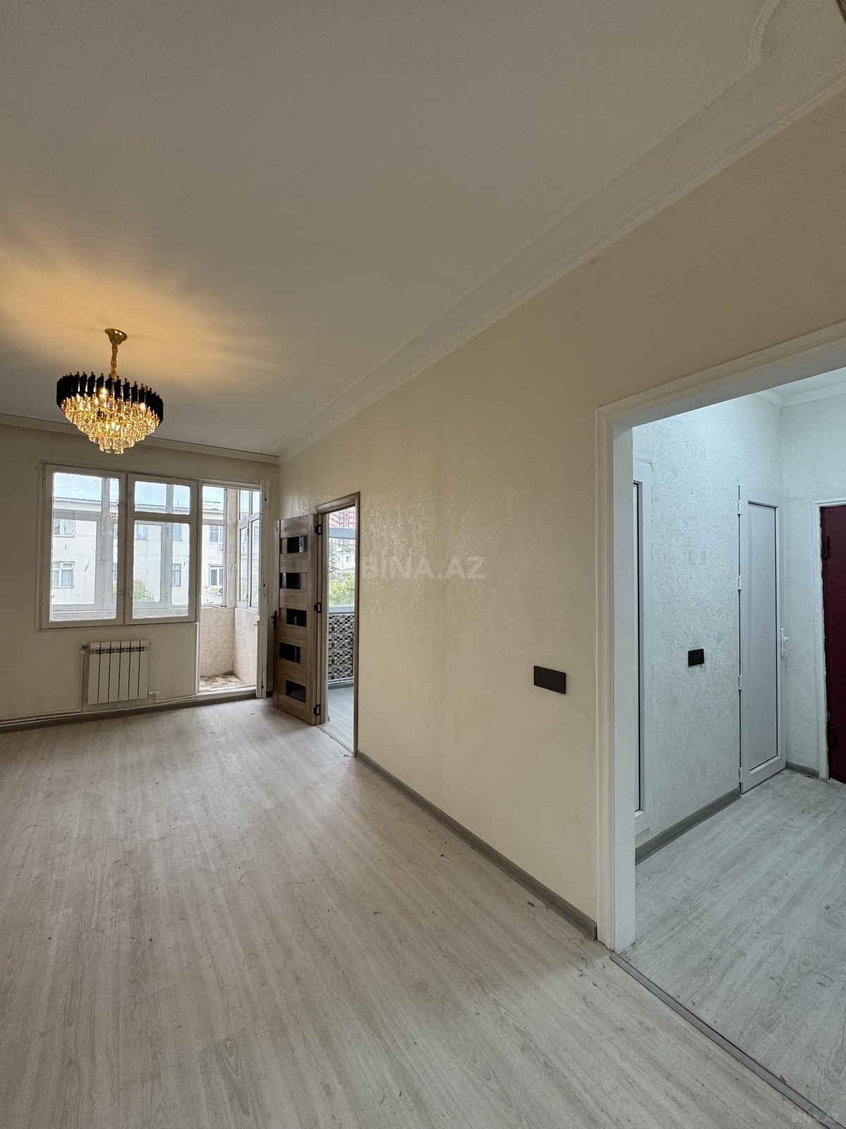 3 otaqlı Köhnə tikili, Memar Əcəmi m., Bakı