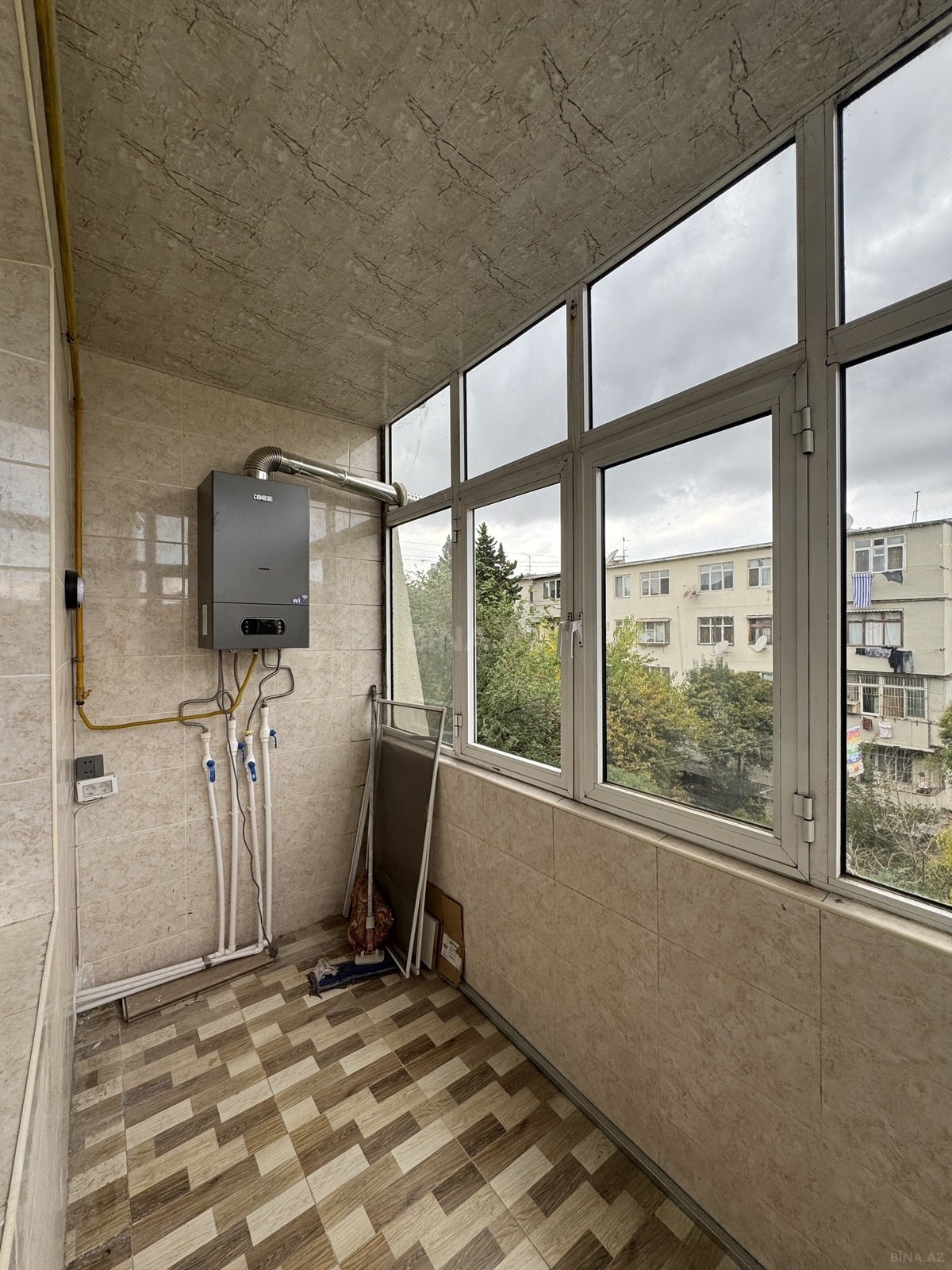 3 otaqlı Köhnə tikili, Memar Əcəmi m., Bakı