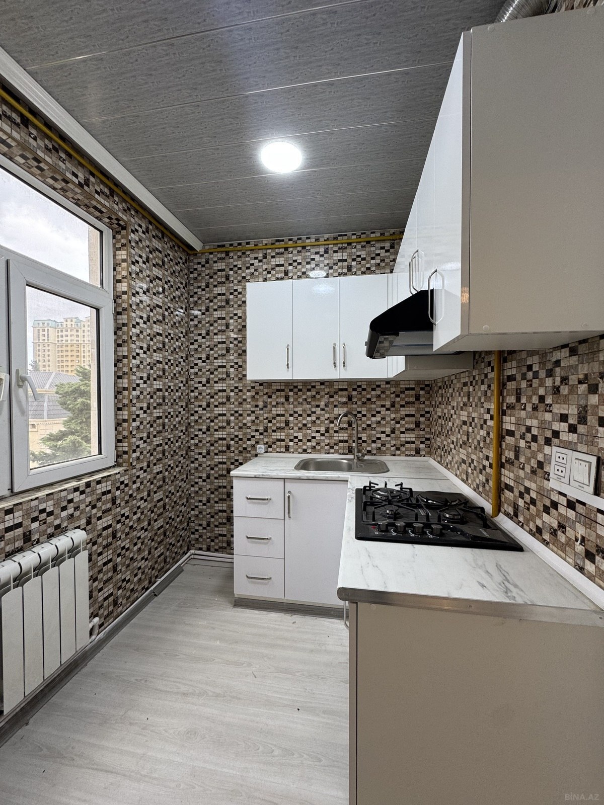 3 otaqlı Köhnə tikili, Memar Əcəmi m., Bakı