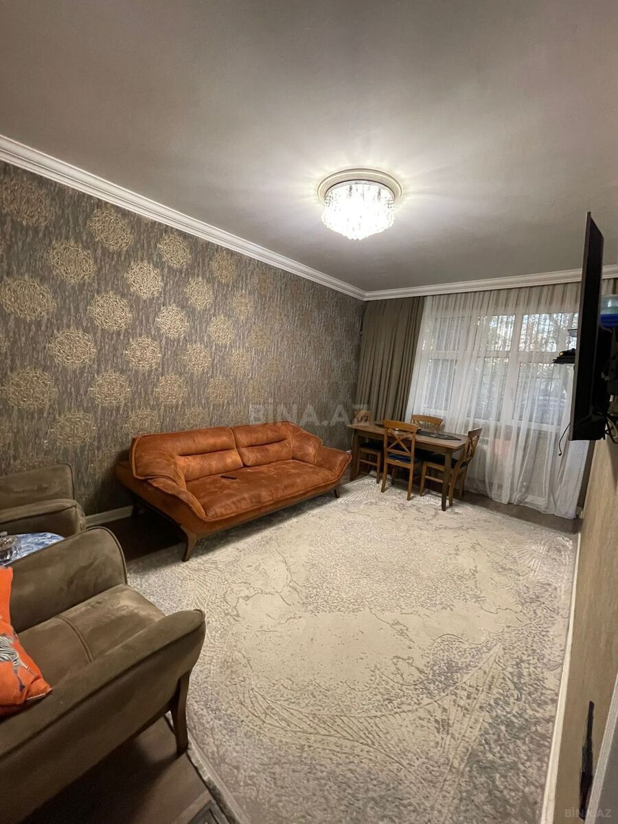 3 otaqlı Köhnə tikili, Memar Əcəmi m., Bakı