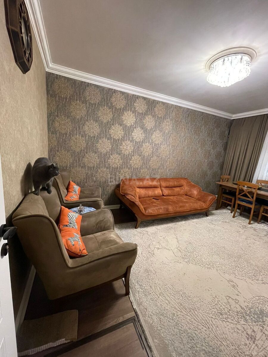 3 otaqlı Köhnə tikili, Memar Əcəmi m., Bakı