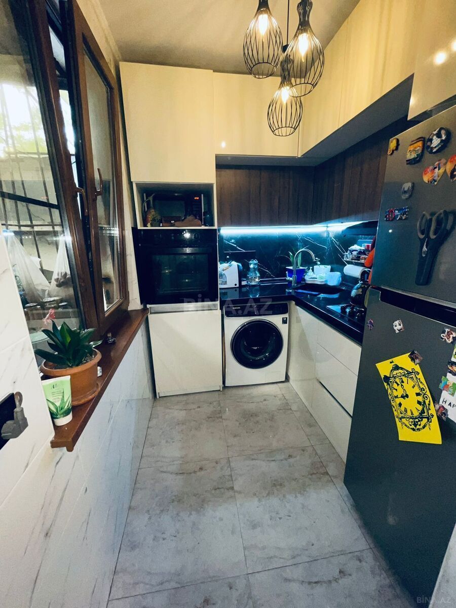 3 otaqlı Köhnə tikili, Memar Əcəmi m., Bakı