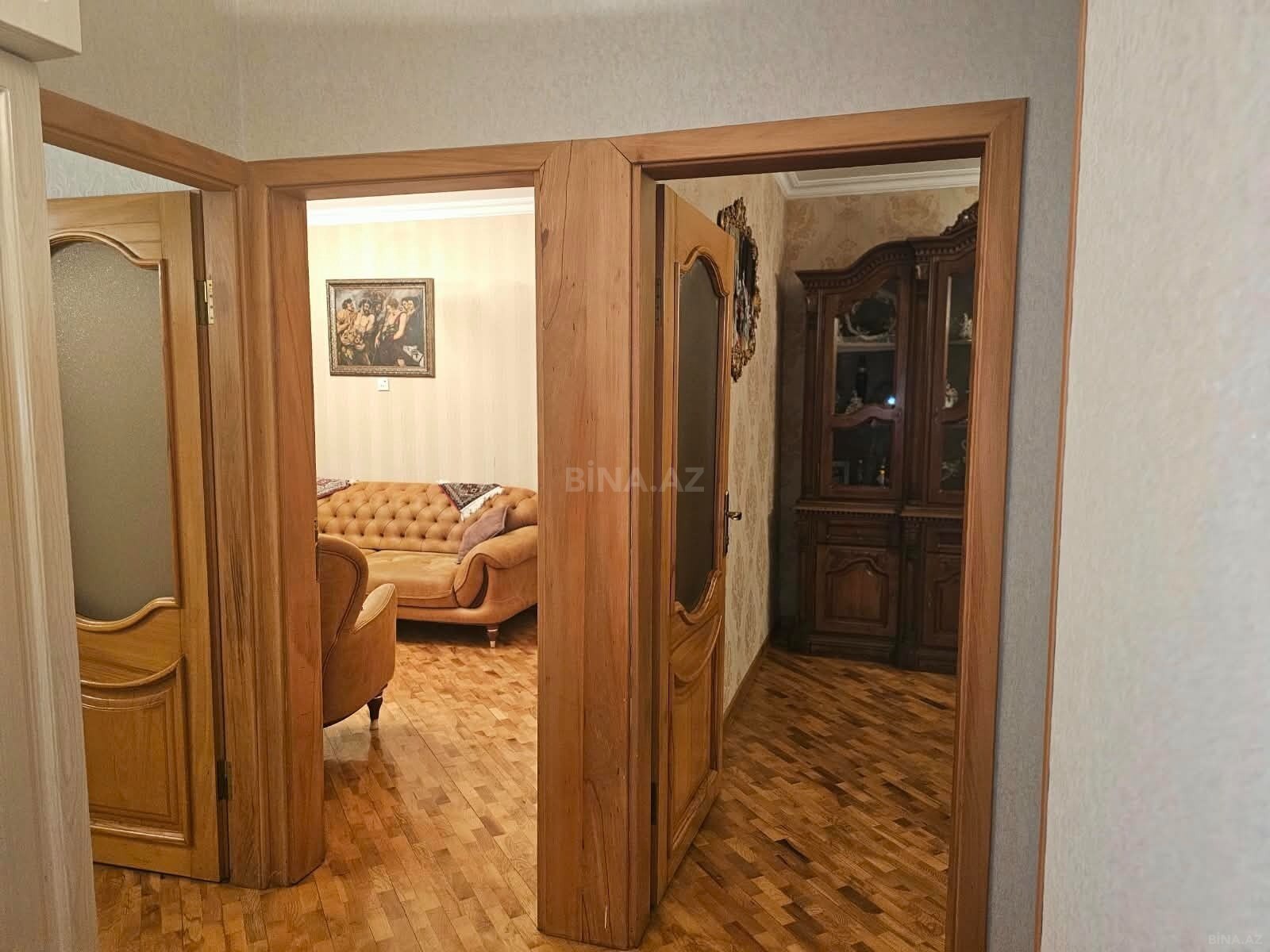 4 otaqlı Köhnə tikili, Memar Əcəmi m., Bakı