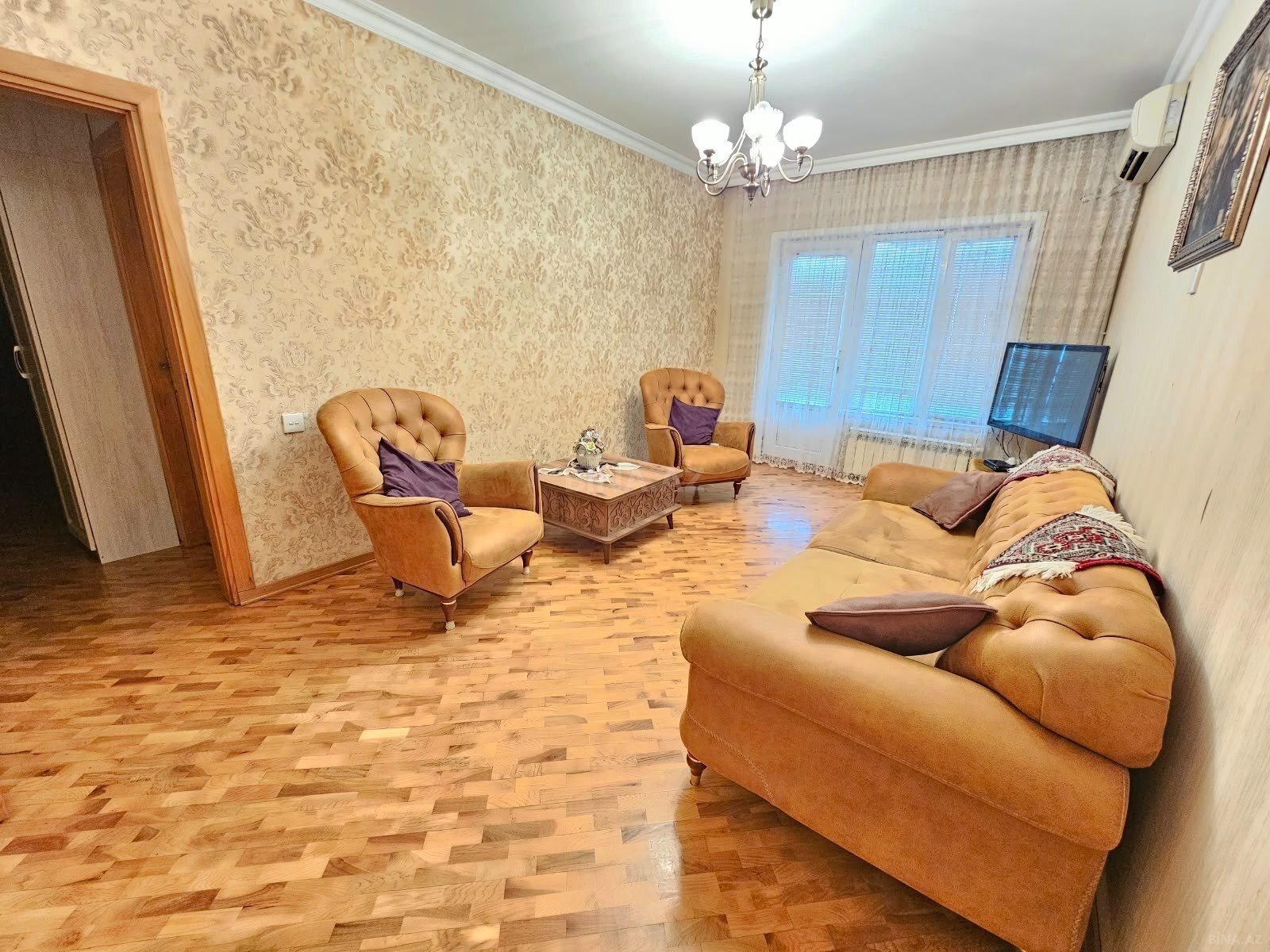 4 otaqlı Köhnə tikili, Memar Əcəmi m., Bakı