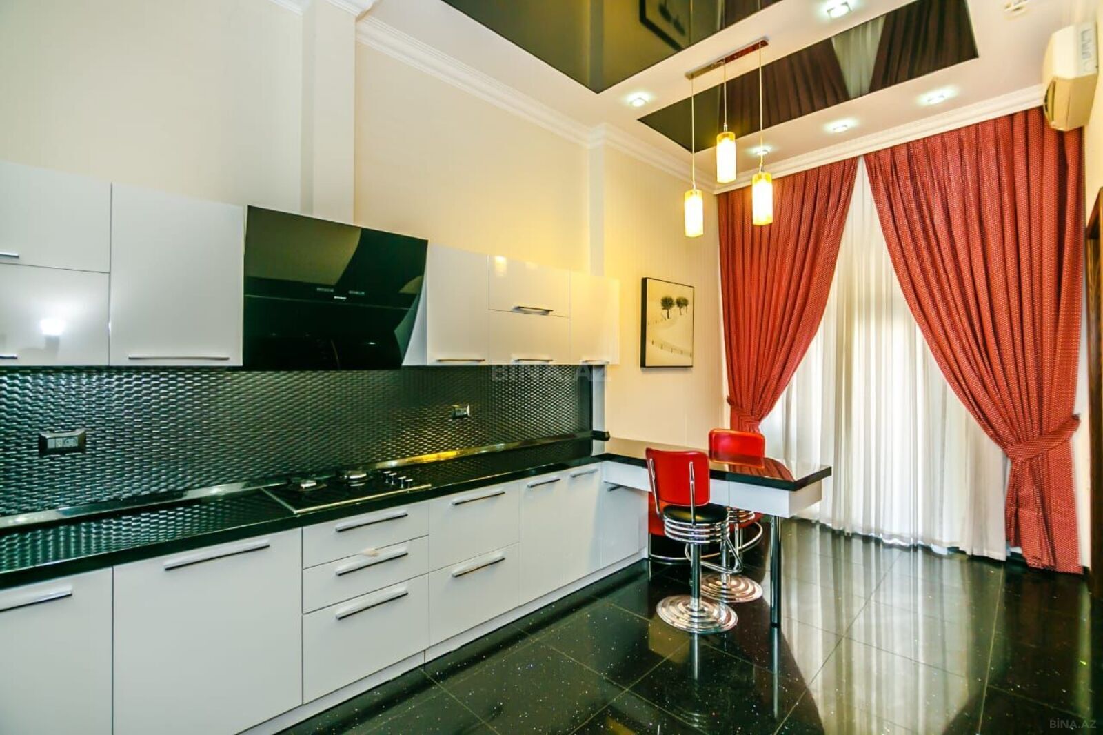 4 otaqlı Köhnə tikili, Sahil m., Bakı