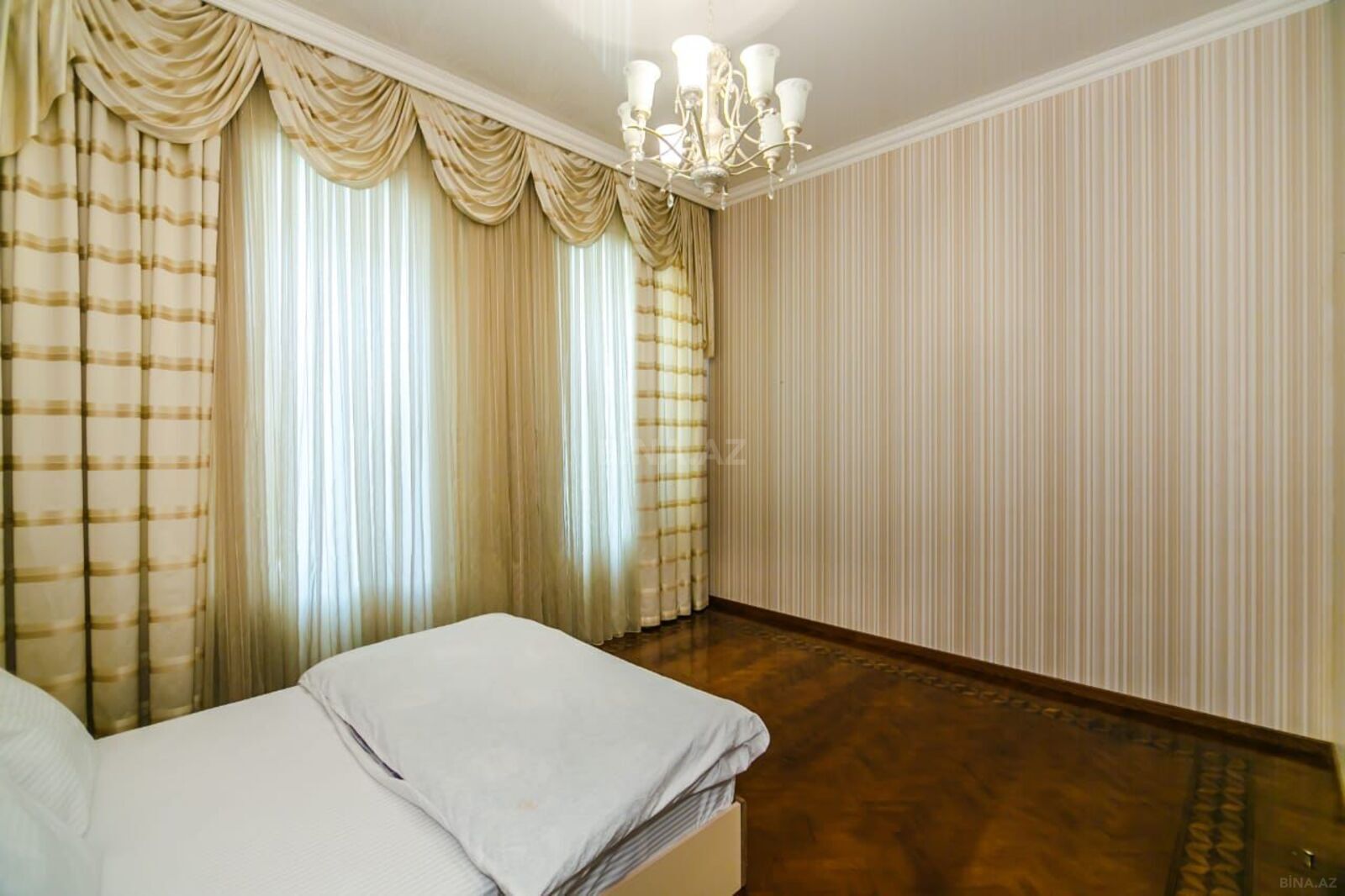 4 otaqlı Köhnə tikili, Sahil m., Bakı