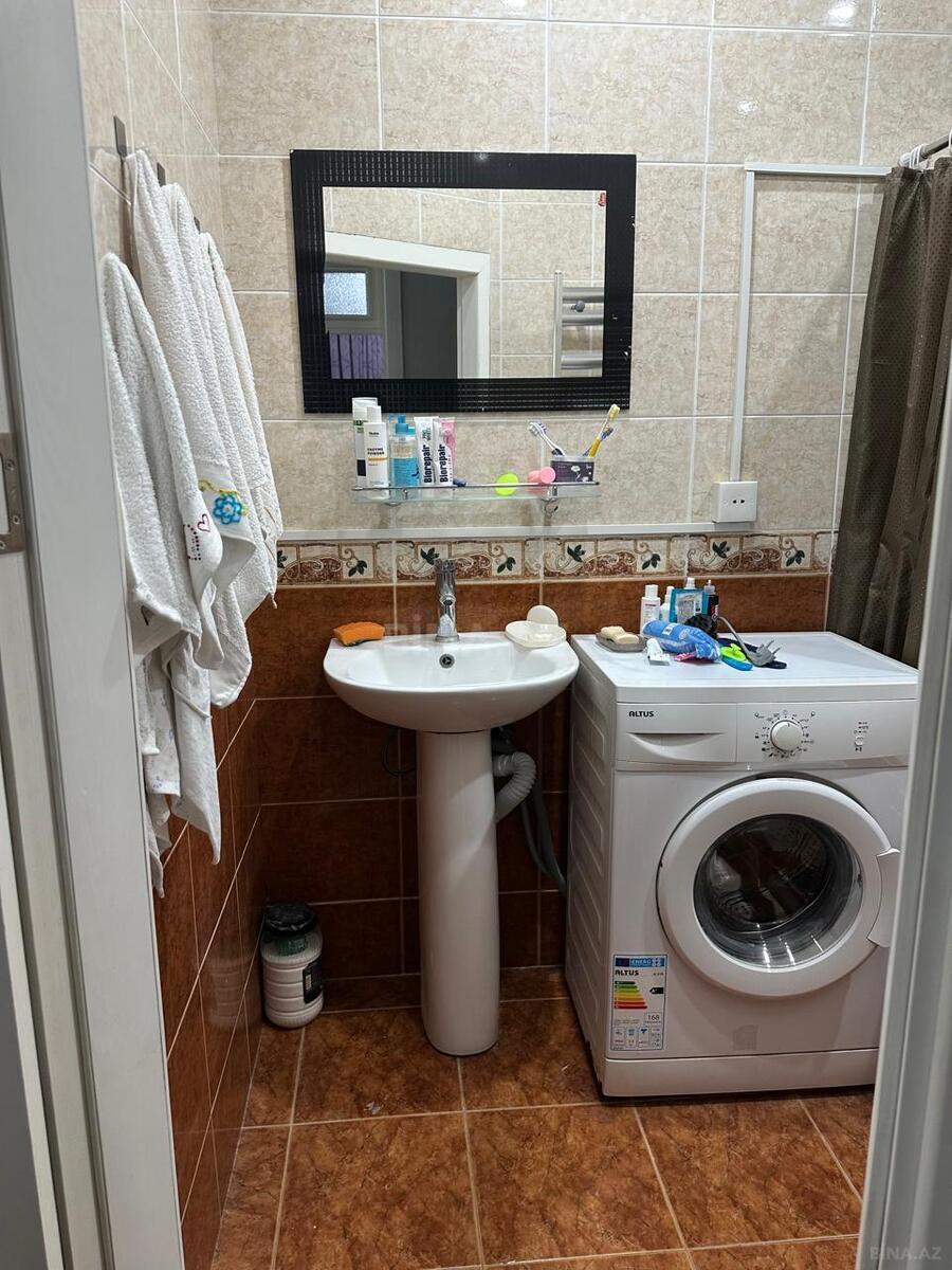 2 otaqlı Köhnə tikili, Elmlər Akademiyası m., Bakı