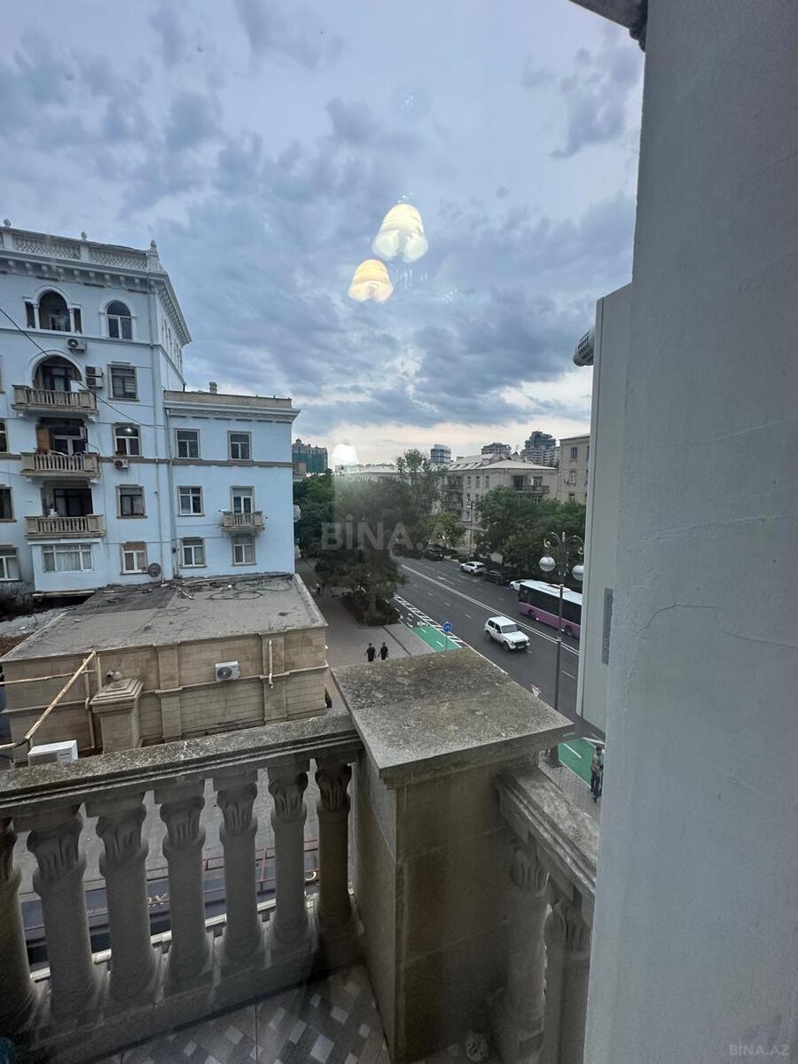 2 otaqlı Köhnə tikili, Elmlər Akademiyası m., Bakı