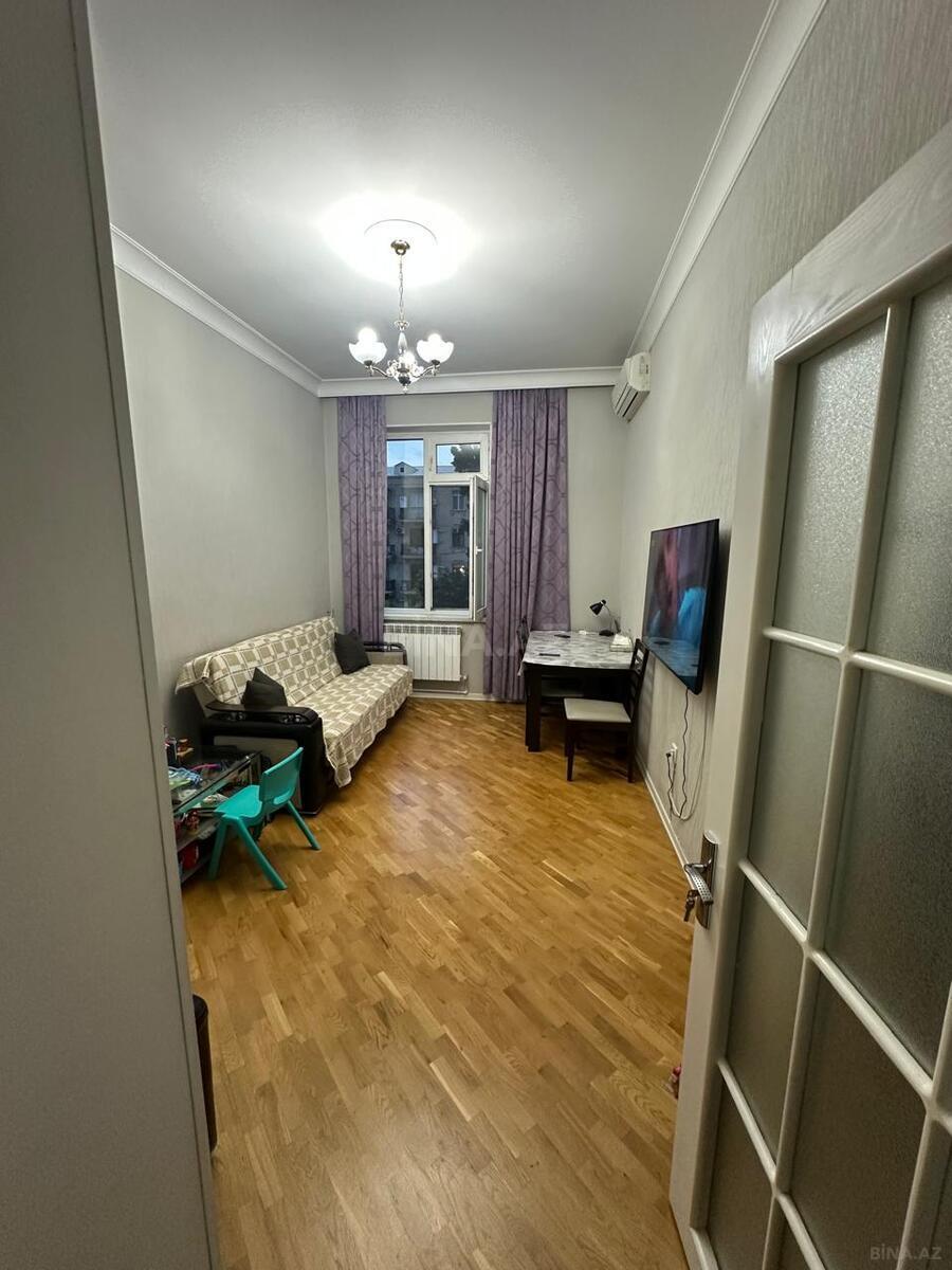 2 otaqlı Köhnə tikili, Elmlər Akademiyası m., Bakı