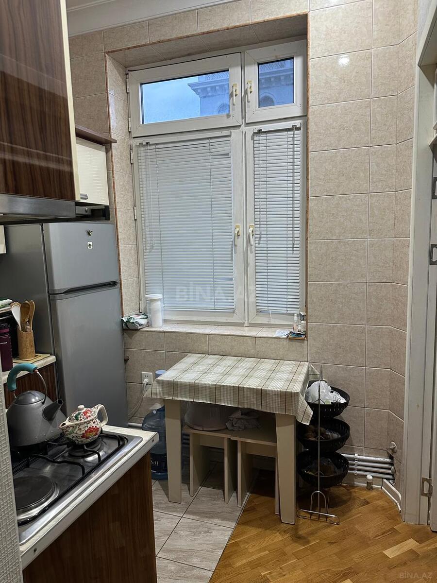 2 otaqlı Köhnə tikili, Elmlər Akademiyası m., Bakı