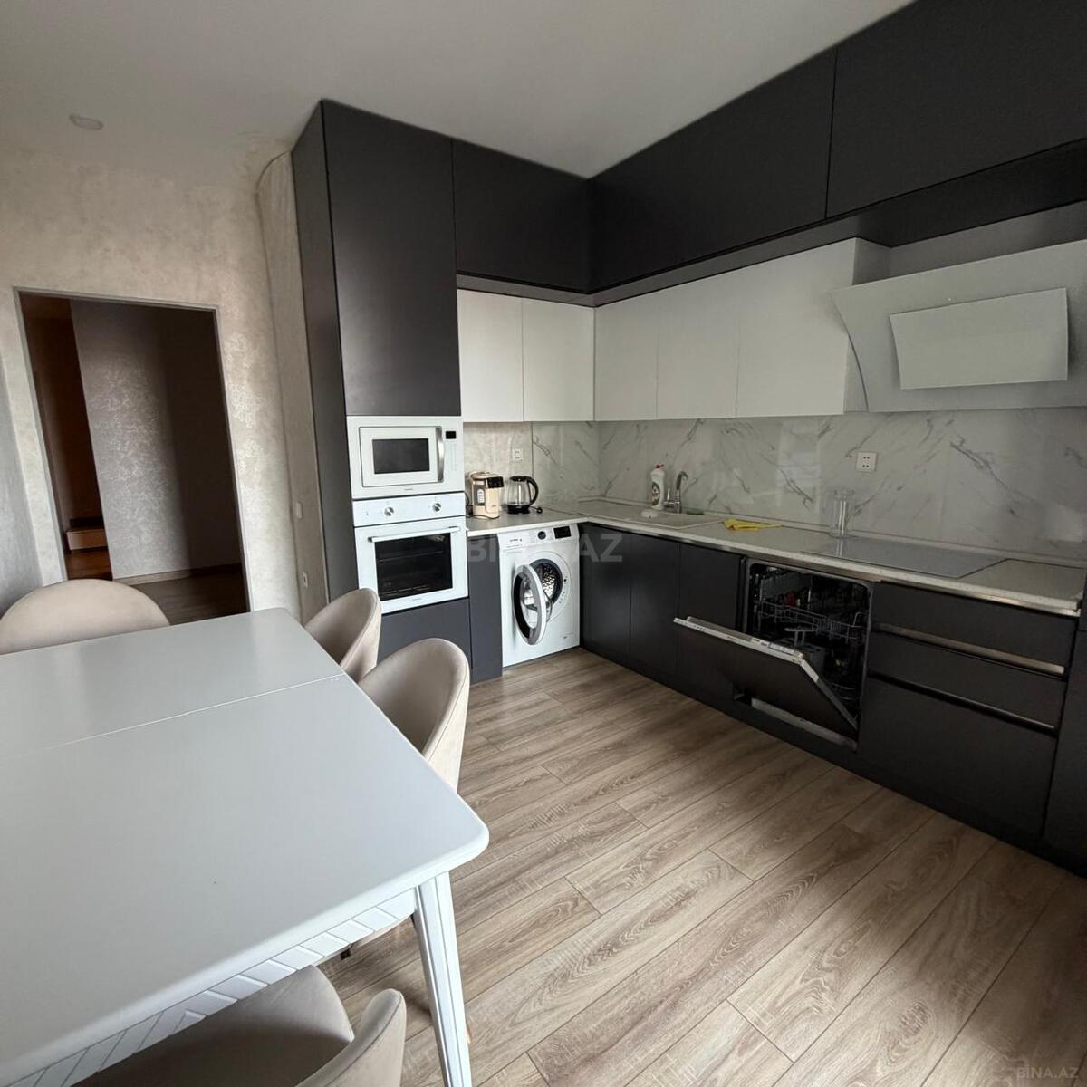 4 otaqlı Yeni tikili, 8 Noyabr m., Bakı