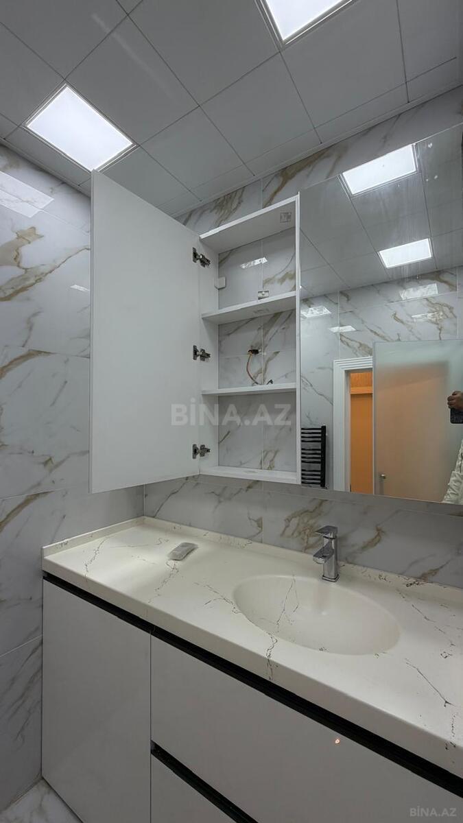 3 otaqlı Köhnə tikili, Memar Əcəmi m., Bakı