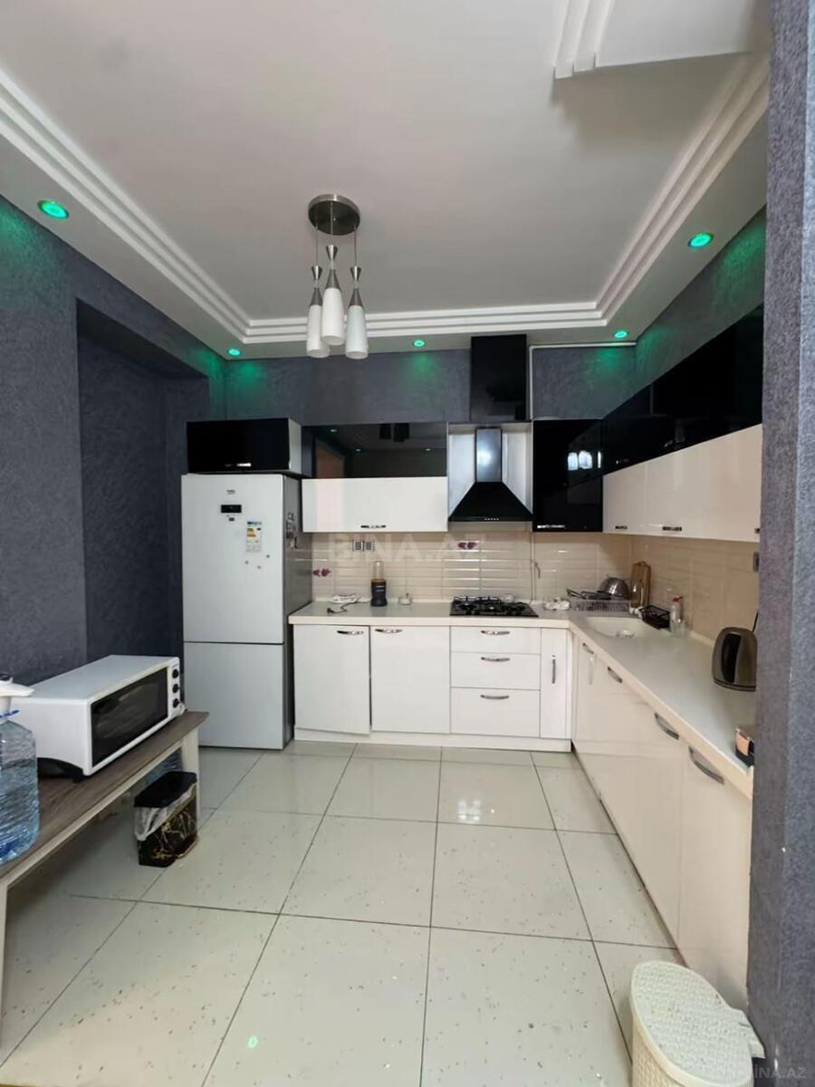 2 otaqlı Köhnə tikili, Elmlər Akademiyası m., Bakı