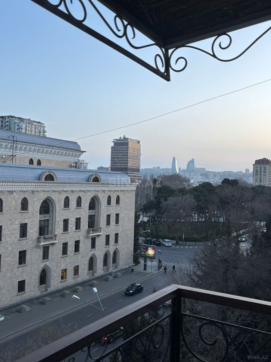 3 otaqlı Köhnə tikili, 28 May m., Bakı