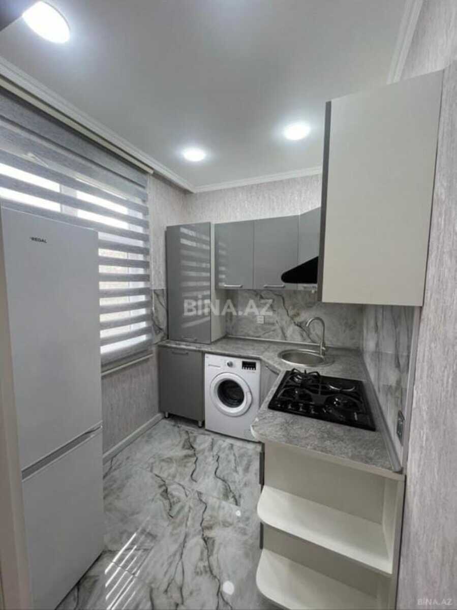 3 otaqlı Köhnə tikili, Memar Əcəmi m., Bakı