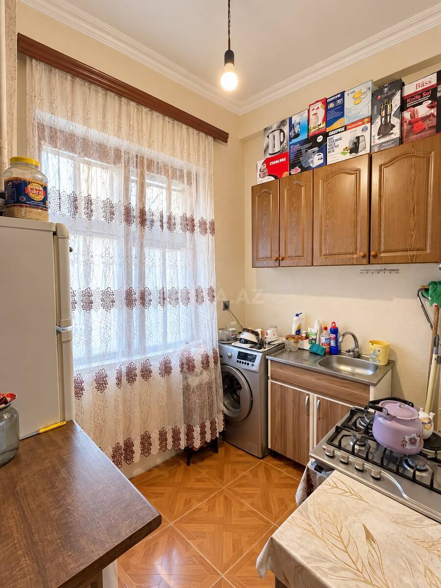 3 otaqlı Köhnə tikili, Neftçilər m., Bakı