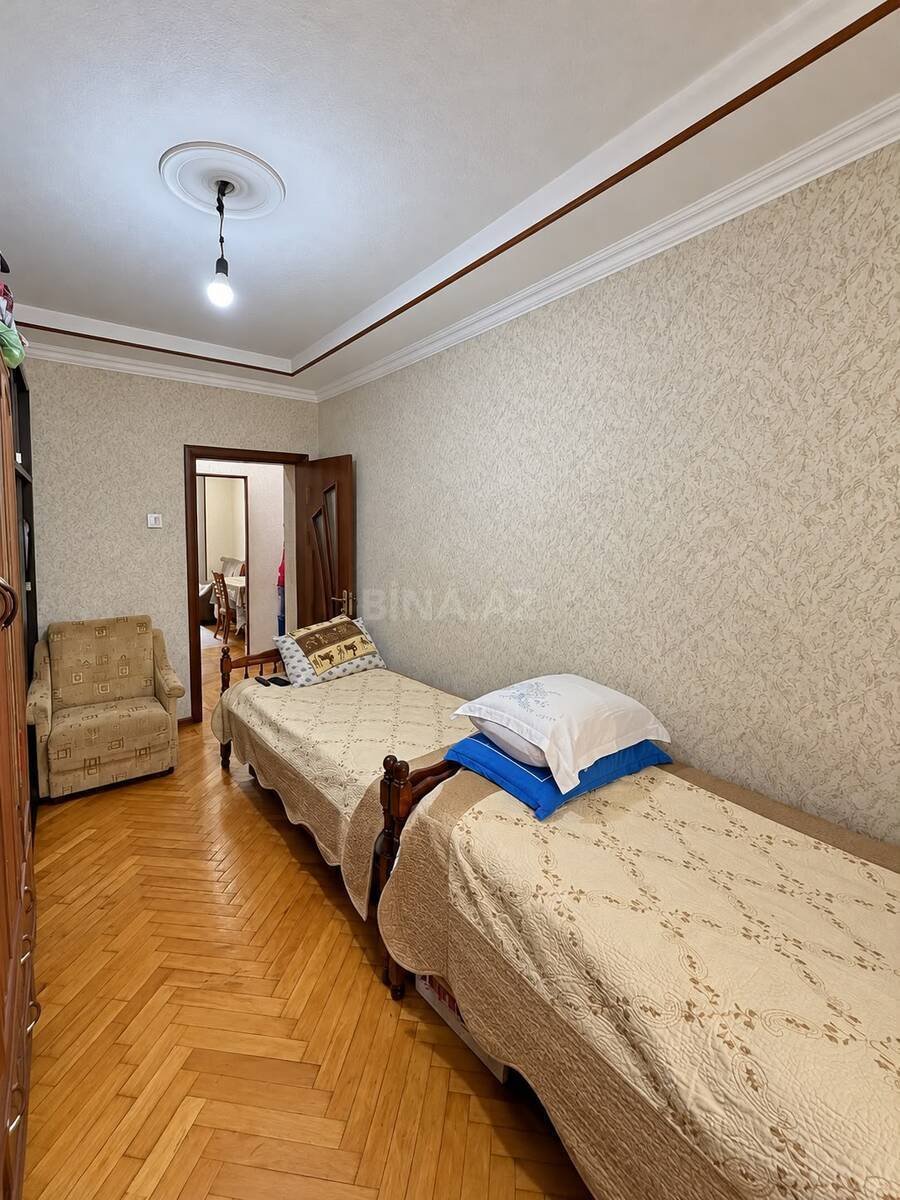 3 otaqlı Köhnə tikili, Neftçilər m., Bakı
