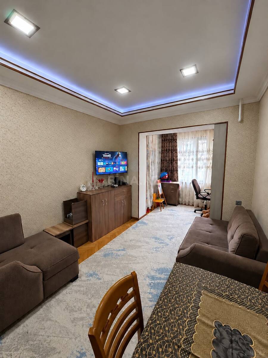 3 otaqlı Köhnə tikili, Neftçilər m., Bakı
