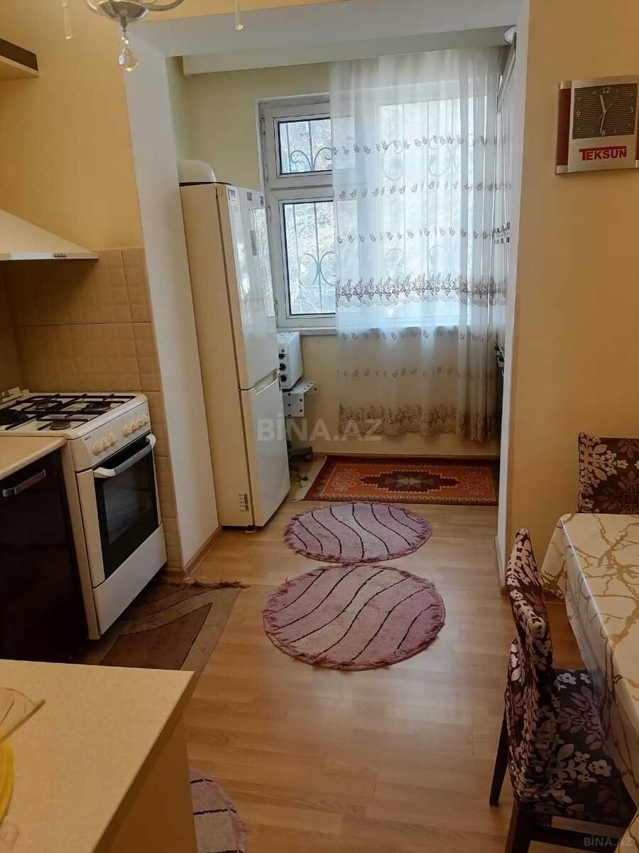 3 otaqlı Köhnə tikili, Nizami m., Bakı