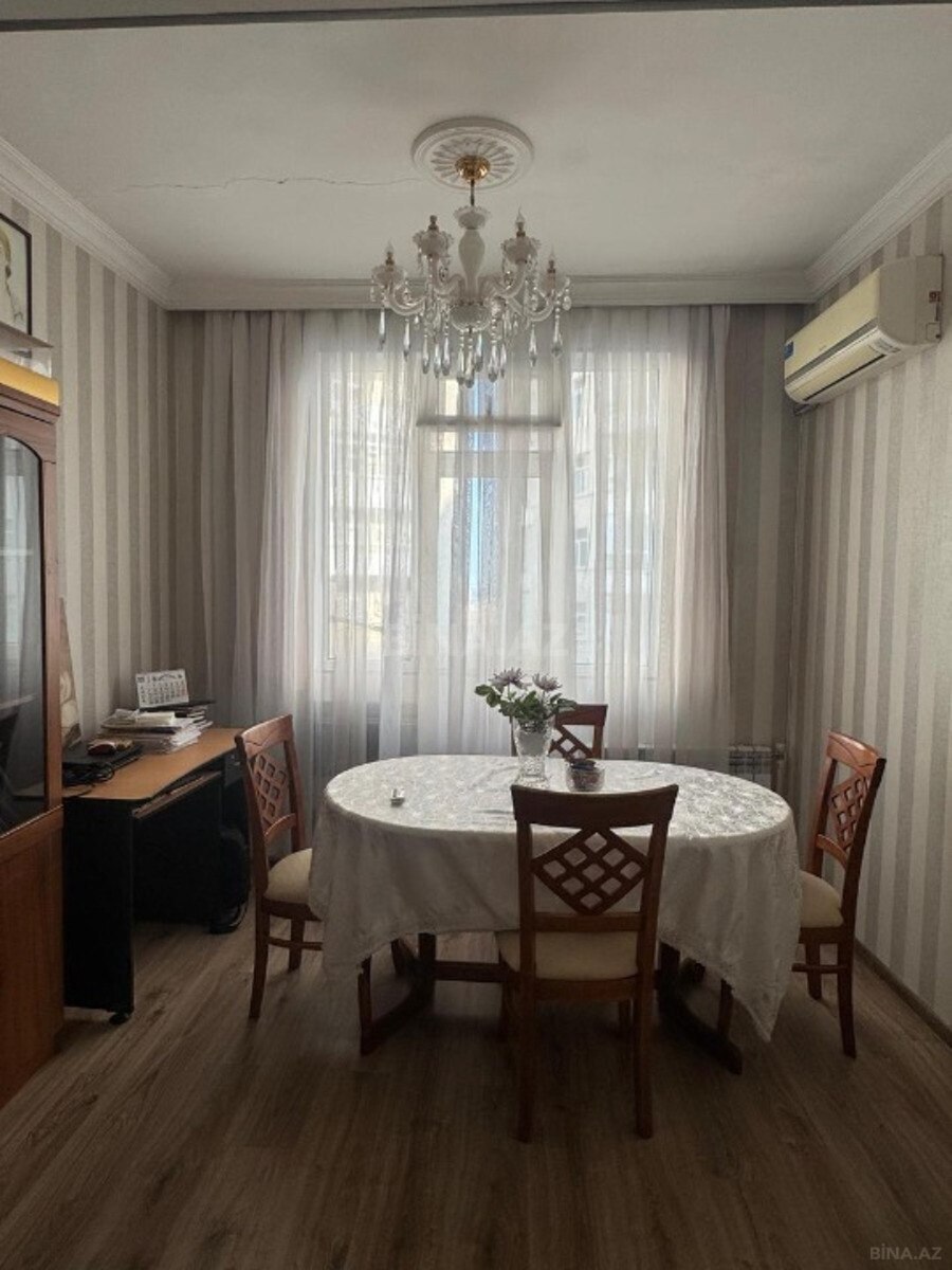 2 otaqlı Köhnə tikili, Elmlər Akademiyası m., Bakı