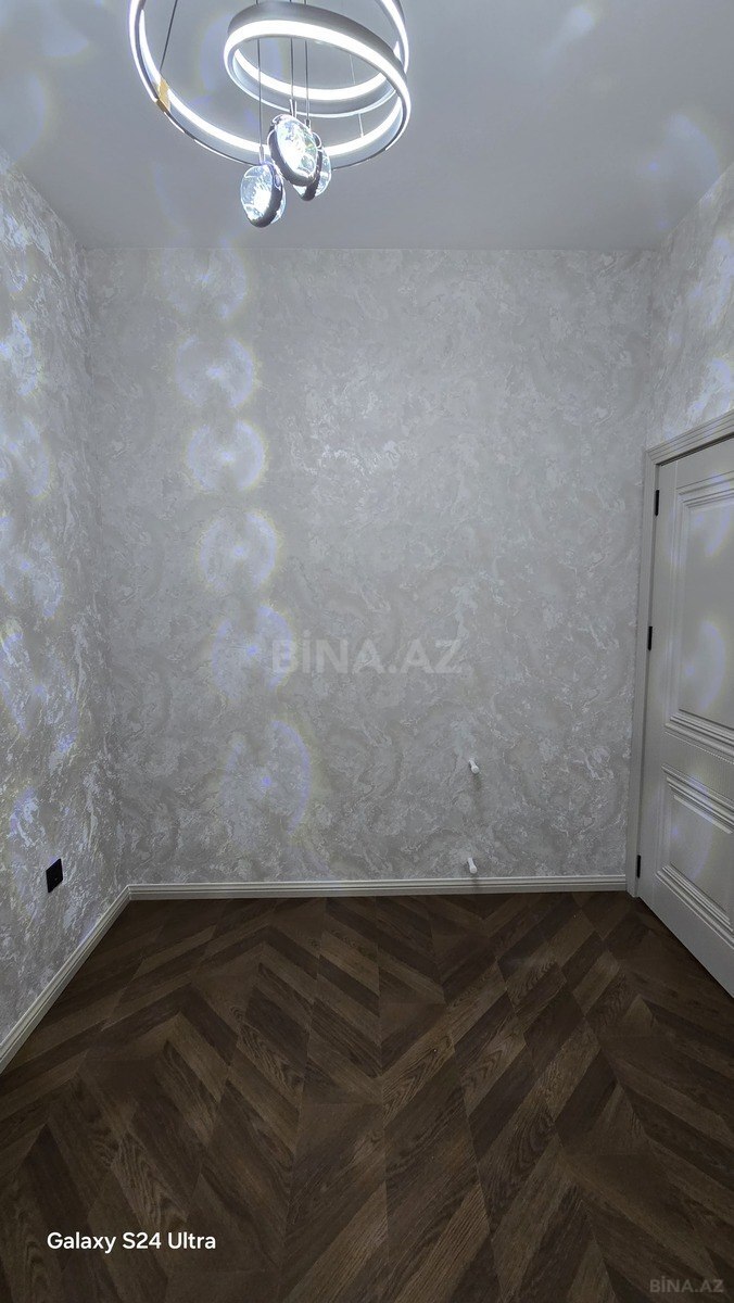 3 otaqlı Yeni tikili, Xırdalan