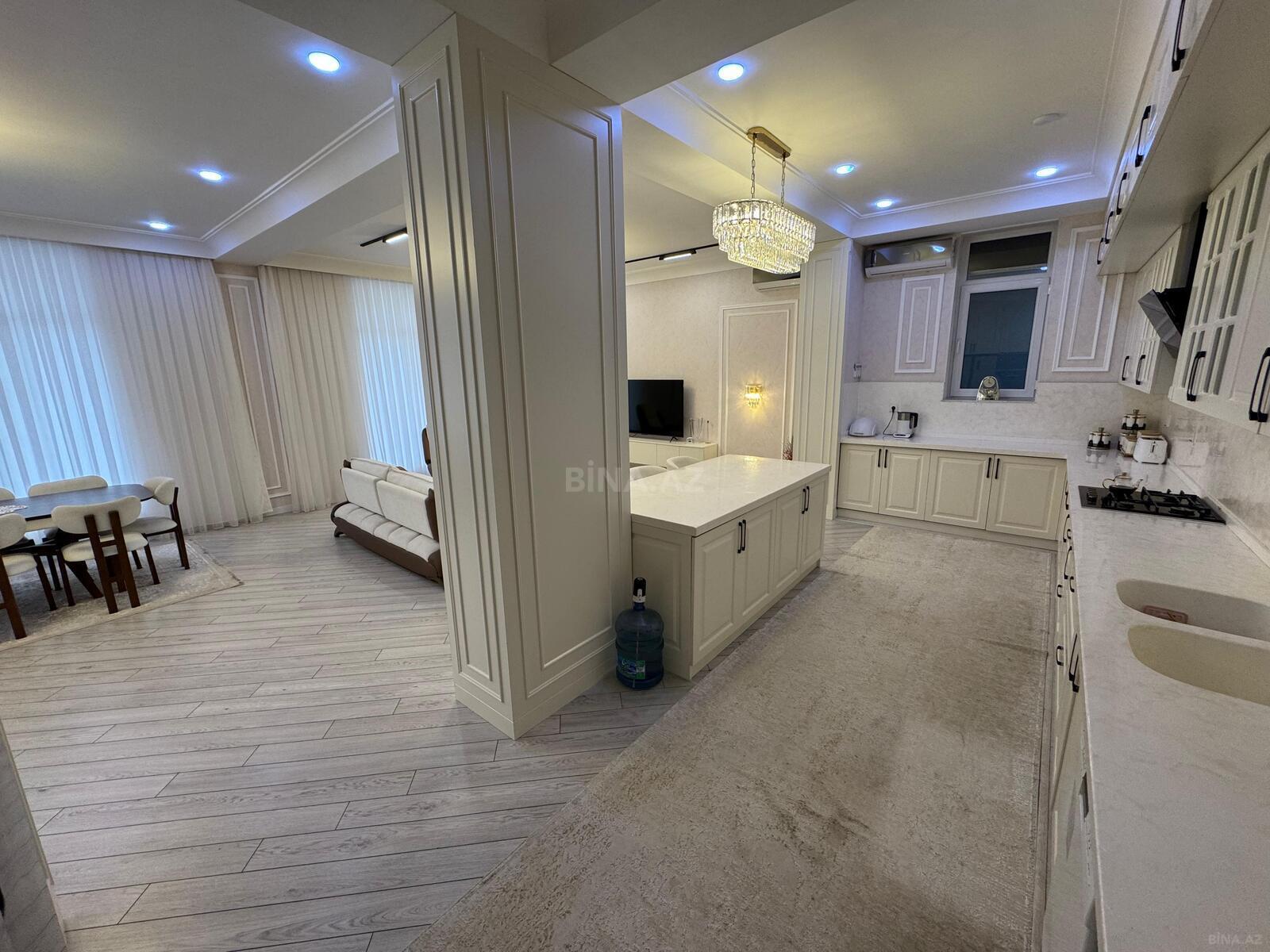 8 otaqlı Həyət evi/Bağ evi, Ağ şəhər q., Bakı