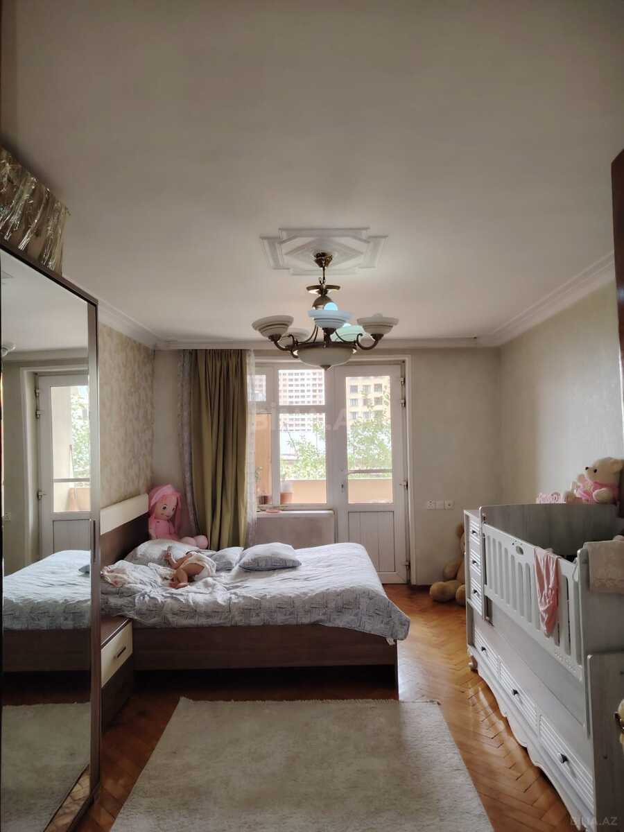 3 otaqlı Köhnə tikili, Elmlər Akademiyası m., Bakı