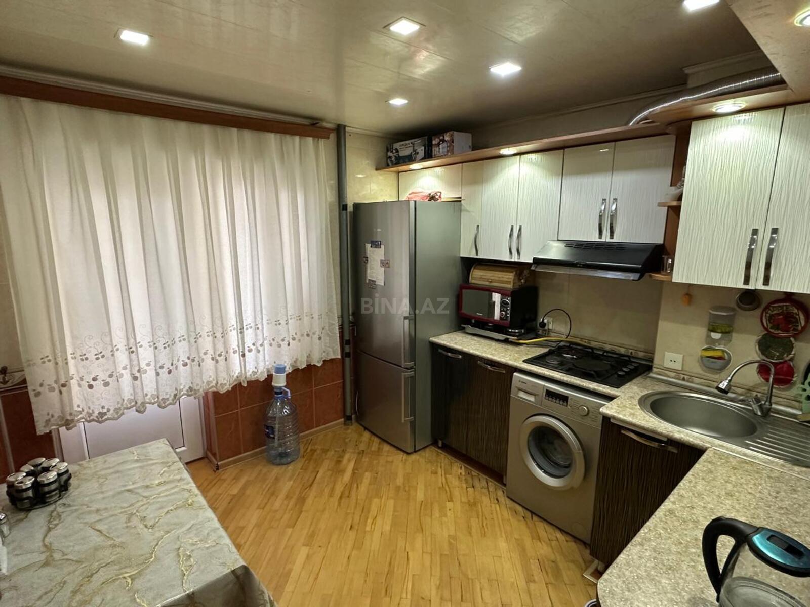 3 otaqlı Köhnə tikili, Şah İsmayıl Xətai m., Bakı
