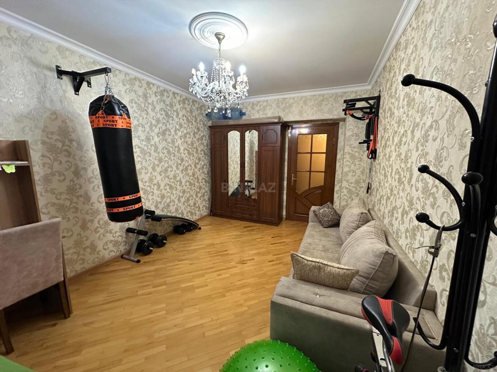 3 otaqlı Köhnə tikili, Şah İsmayıl Xətai m., Bakı
