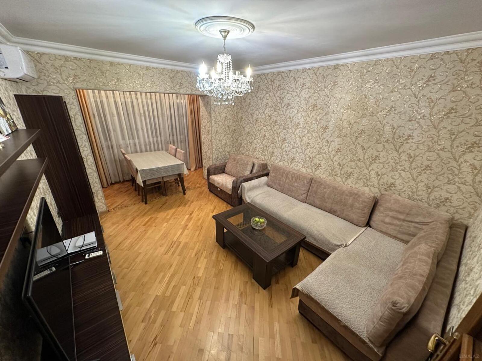 3 otaqlı Köhnə tikili, Şah İsmayıl Xətai m., Bakı